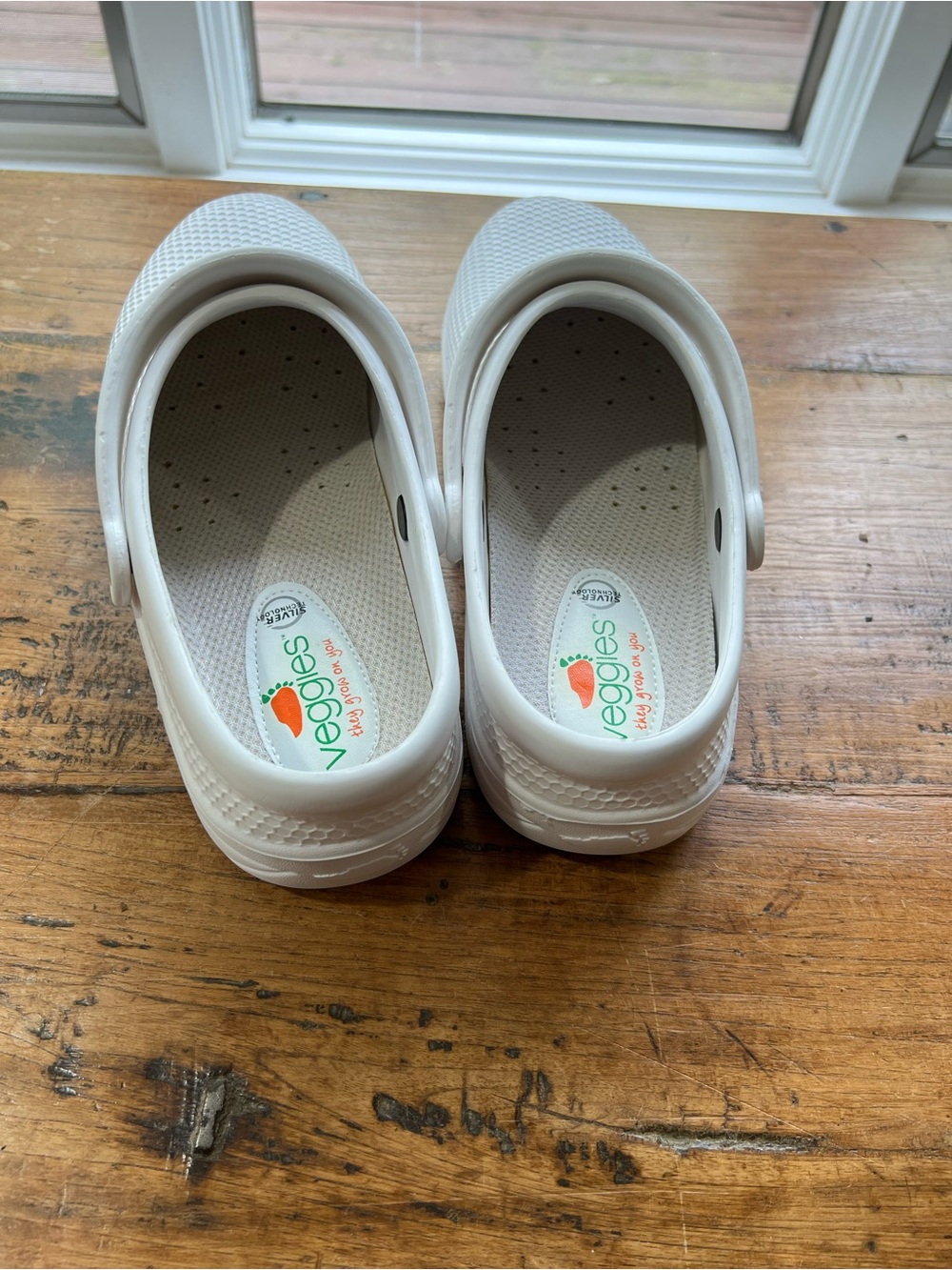 Women’s White Mesh Slip-On Clogs with Adjustable Heel Strap - Picture 3 of 4